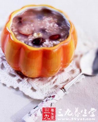 吃紅豆杞棗粥可以排毒