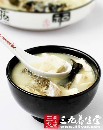 喝絲瓜豆腐魚頭湯清熱去火