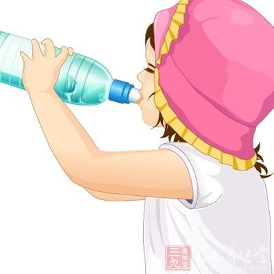 平時注意保持口腔濕潤、勤喝水