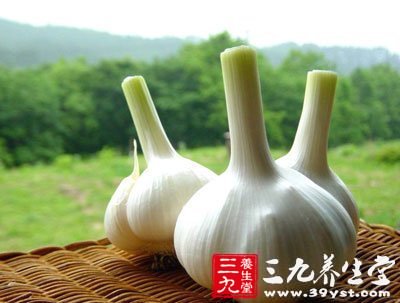 治療口臭的方法蔥蒜等辛辣食物少吃