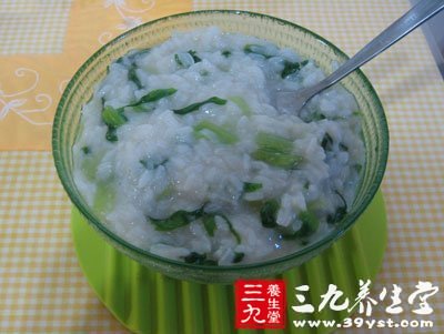 為什麼用涼米飯熬粥用涼米飯熬粥既省時營養也不會丟失