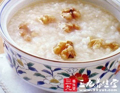 吃山萸核桃粥可補腎
