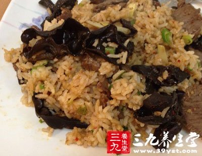 吃什麼排毒 香菇木耳焖飯