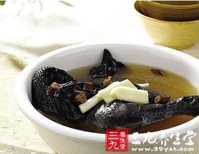 補血吃苓歸烏雞盅好