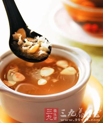 金針木耳雪梨湯