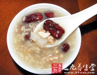 補血吃紅棗羊骨糯米粥好