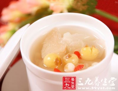 夏季養生食譜 冰糖銀耳蓮子