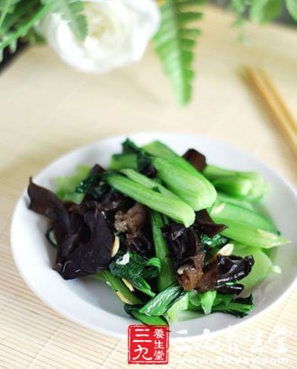 補血吃什麼好 木耳炒油菜