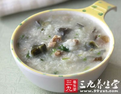 皮蛋瘦肉粥的做法