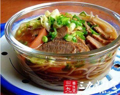 番茄豆芽牛肉片湯