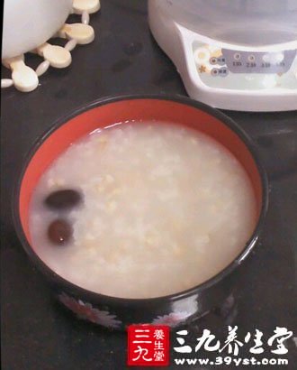 燕麥大棗粥 將米先用冷水浸泡半小時