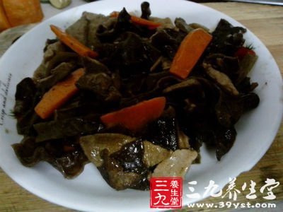 黑木耳炒豬肝