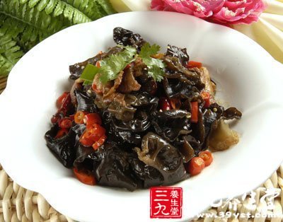 黑木耳性味甘平益氣不饑