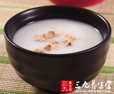 花生炖牛奶