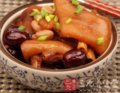 紅棗花生炖豬蹄