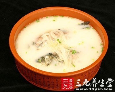 雞骨草鲫魚湯
