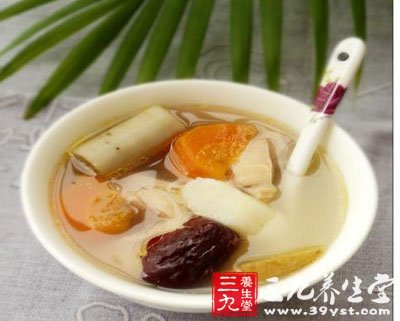 胡蘿卜洋蔥雞腿湯