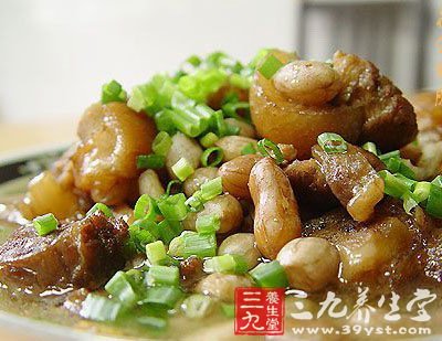 花生炖豬腳