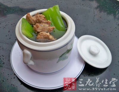 銀耳蓮子百合排骨湯