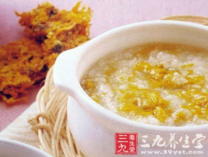 菊花粥具有清熱解毒的作用