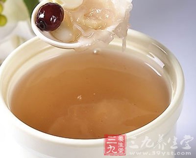 香蕉銀耳蓮子湯