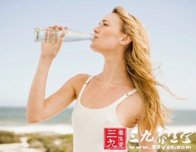 早餐前應先喝水