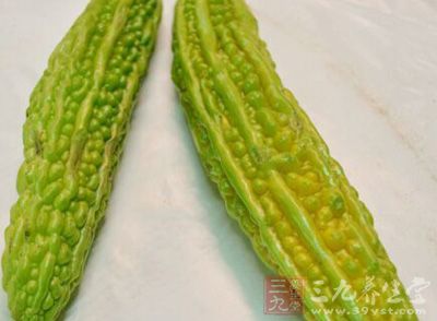 苦瓜400克，牛肉適量