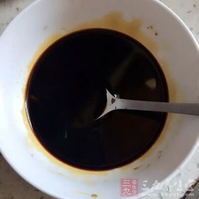 辣醬油、生抽、老抽,白糖 辣醬油、生抽、老抽,白糖