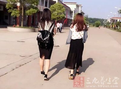 夏天如果能夠擁有纖細修長的美腿，那麼就不怕穿短褲短裙了