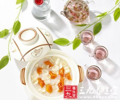 夏季養生食譜 潤肺美膚試試百合粥