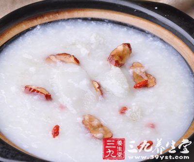 夏季養生食譜 潤肺美膚試試百合粥