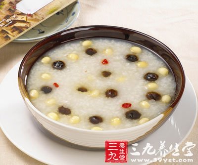 夏季養生食譜 潤肺美膚試試百合粥