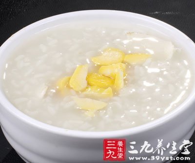 夏季養生食譜 潤肺美膚試試百合粥