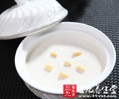 夏季養生食譜 潤肺美膚試試百合粥
