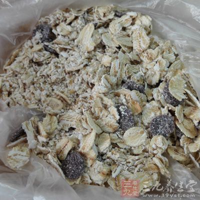 燕麥又叫油麥、裸燕麥，性味甘平，是一種高蛋白食品