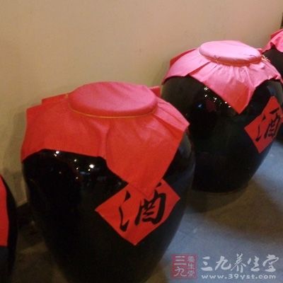 對煙酒、含酒精的飲料和辛辣及強刺激的調味品退避三捨
