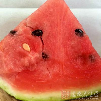 西瓜能夠利尿、幫助消化、消水腫