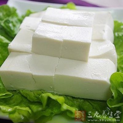 主料;豆腐一塊400克、牛肉末50克 主料;豆腐一塊400克、牛肉末50克