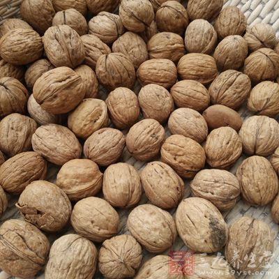 核桃5個，佛手片6克，丹參10克