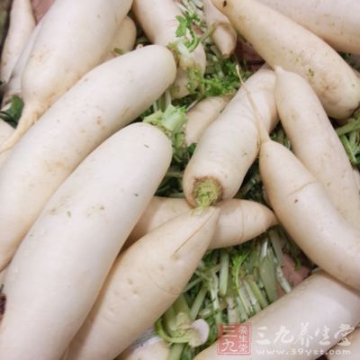 蘿卜含有較多的水分、維生素C