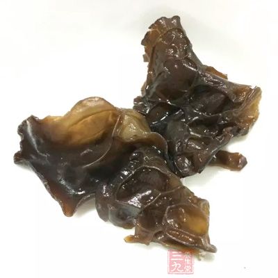 黑木耳中的植物膠質有較強的吸附力