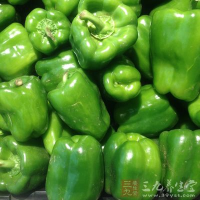 青椒，蘑菇，洋蔥，披薩底盤