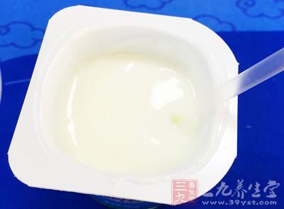 酸奶兩瓶（500g左右）、美國大杏仁50g