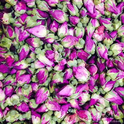 玫瑰花、紅茶、蜂蜜一大勺