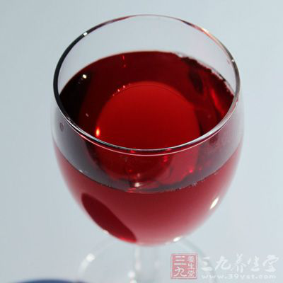 黃豆約半斤，蔥絲、姜絲、醬油、紅葡萄酒