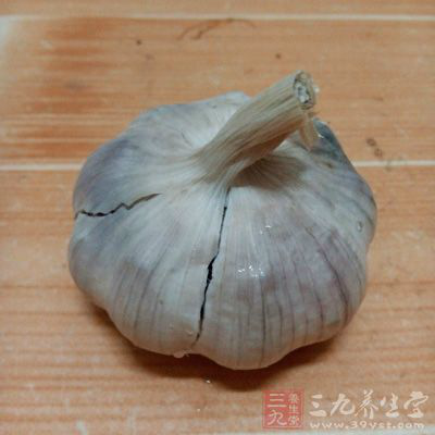 黑醋15毫升、蒜1頭壓成蓉