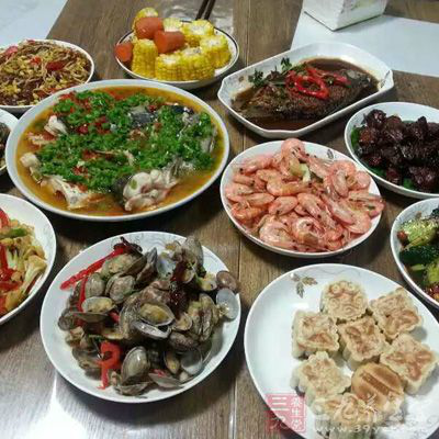 飯是頓頓要吃的，大餐是年年要有的