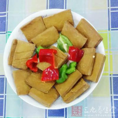 選擇美味又低卡健康的食材，細嚼慢咽，仔細品嘗食物的天然美味