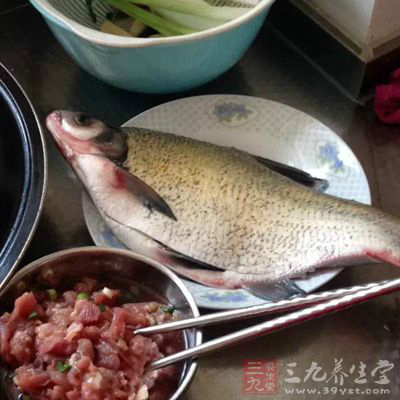 魚類，本身的脂肪含量很少，而且它裡面含有的不飽和脂肪酸還可以減肥