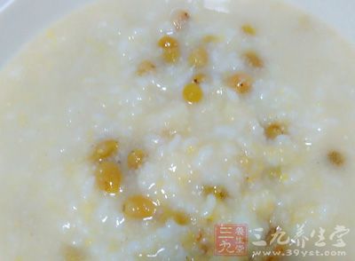 常喝大米粥可預防感冒，但喝粥時要注意溫度